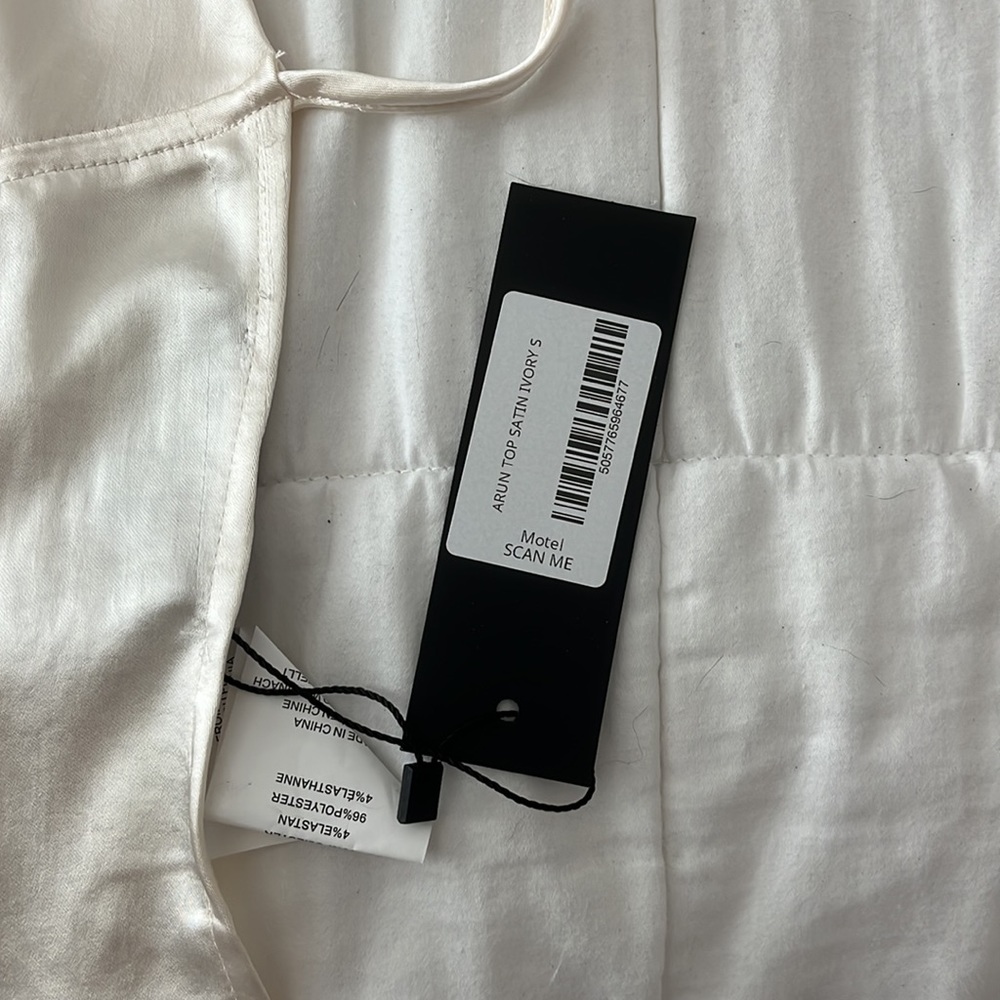 Motel Rocks Satin Open Back Top - Picture 3 of 3